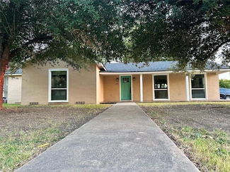 305 W Davilla St, Granger, TX 76530