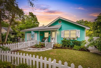 1129 College St, Saint Simons Island, GA 31522