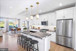 42 Grayson Ln, Downingtown, PA 19335