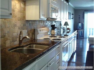 835 Elmendorf Ln Unit 1-D, Linn Creek, MO 65052