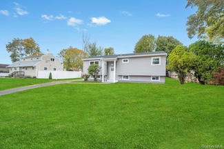 3004 New London Ave, Medford, NY 11763