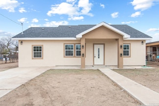 701 E Holland St, Crystal City, TX 78839