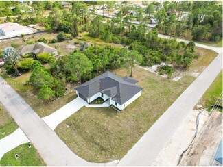 2911 37th St W, Lehigh Acres, FL 33971