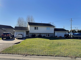 337 Wintergreen Dr, Omro, WI 54963