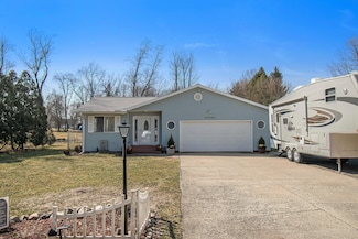 68880 Circle Dr, Edwardsburg, MI 49112