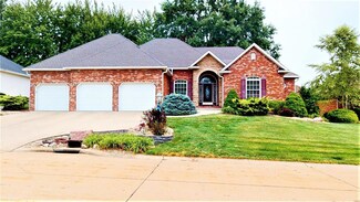 5307 Whispering Woods Dr, Godfrey, IL 62035