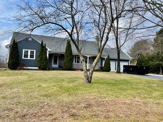 29 Steere Rd, Greenville, RI 02828