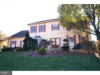 712 Castlewood Dr, Dresher, PA 19025