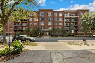 1675 Mill St Unit 302, Des Plaines, IL 60016