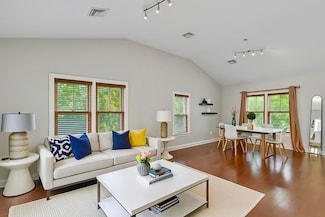 121 Green St Unit 304, Boston, MA 02130