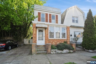 118 W 49th St, Bayonne, NJ 07002