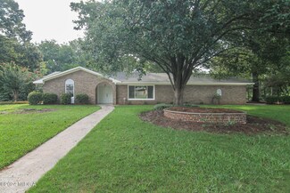 426 Forest Lake Dr, Warner Robins, GA 31093
