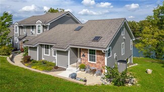 204 NE Bayview Dr, Lees Summit, MO 64064