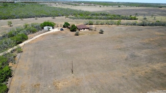 2148 County Road 220, Floresville, TX 78114