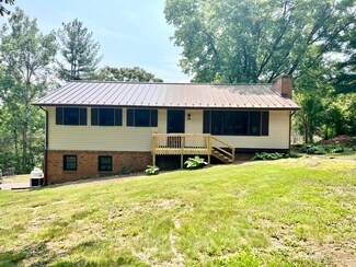 75 Cross Dr, Lexington, VA 24450