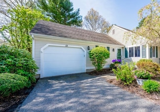 12 Kettle Ln Unit 31, Mashpee, MA 02649