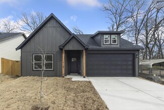 200 Meadow Lake Dr, Gun Barrel City, TX 75156