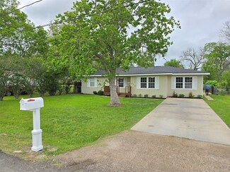 316 Dorsett St, Clute, TX 77531