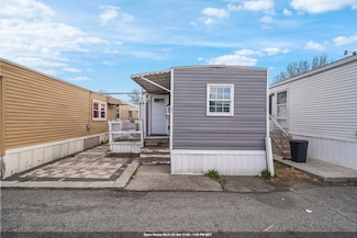 21 Helen Dr, Moonachie, NJ 07074