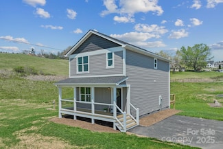 208 Sycamore Farm Rd, Leicester, NC 28748