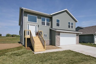 3116 Linden Ln, Muscatine, IA 52761