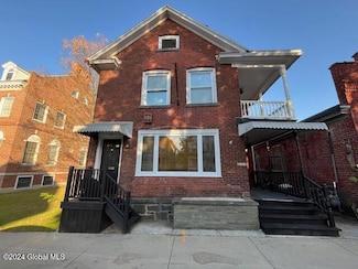 18 N Perry St, Johnstown, NY 12095