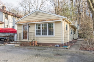 354 Maxim Dr, Hopatcong, NJ 07843