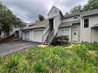 9724 S Bay Pointe Ln, Bloomington, IN 47401