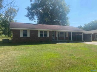 706 Hereford Dr, Athens, AL 35611