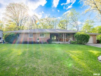 10901 N Sleepy Hollow Rd, Peoria, IL 61615