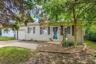 242 Wire Ave, Haysville, KS 67060