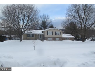 365 Pershing Dr, Orwigsburg, PA 17961