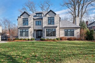 905 Oak Dr, Glencoe, IL 60022