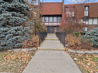 5253 N Lovers Lane Rd Unit 330, Milwaukee, WI 53225