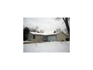 1195 Emmons St, Hiawatha, IA 52233