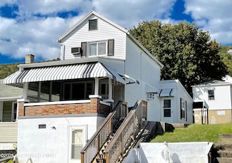 105 E Columbus Ave, Nesquehoning, PA 18240