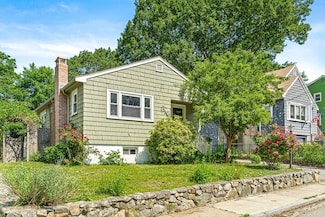 25 Grandview St, Roslindale, MA 02131