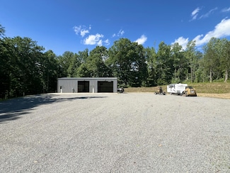936 Airport Rd, Russell Springs, KY 42642