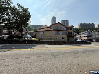 7 Sterling Place, Edgewater, NJ 07020