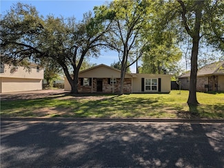4104 Marsh St, Bryan, TX 77803