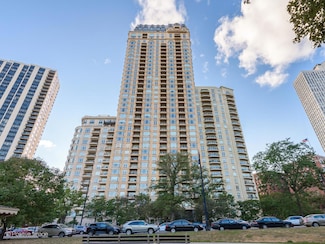 2550 N Lakeview Ave Unit S305, Chicago, IL 60614