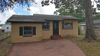 7443 Laura St N, Jacksonville, FL 32208