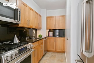 150 E 77th St Unit 3D, New York, NY 10021