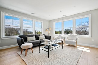 5205 Washington St Unit 301, Boston, MA 02132