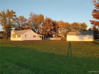 5231 Comstock Rd, Lockport, NY 14094