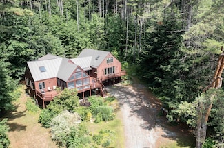 406 Tichnor Rd, Hartford, VT 05059
