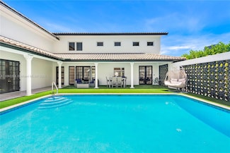 472 Sunset Dr, Hallandale Beach, FL 33009