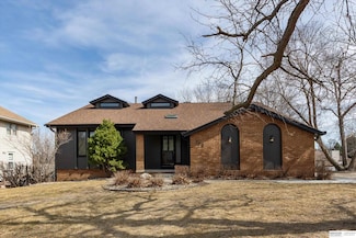 709 S Fillmore St, Papillion, NE 68046