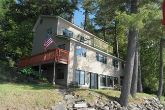 930 Memorial Dr, Winthrop, ME 04364