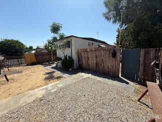 131 Wood St, Taft, CA 93268